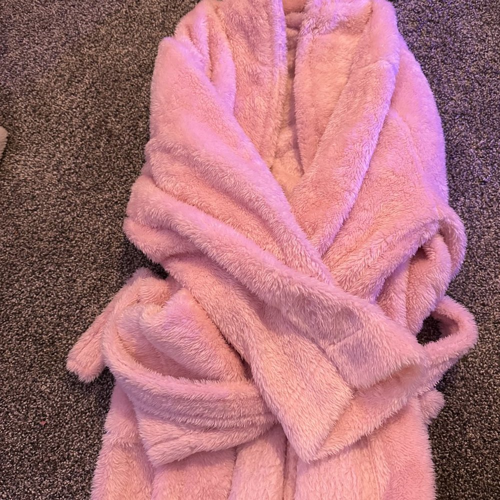 Pink Super Fluffy Robe from Amazon - Picture 4 of 5